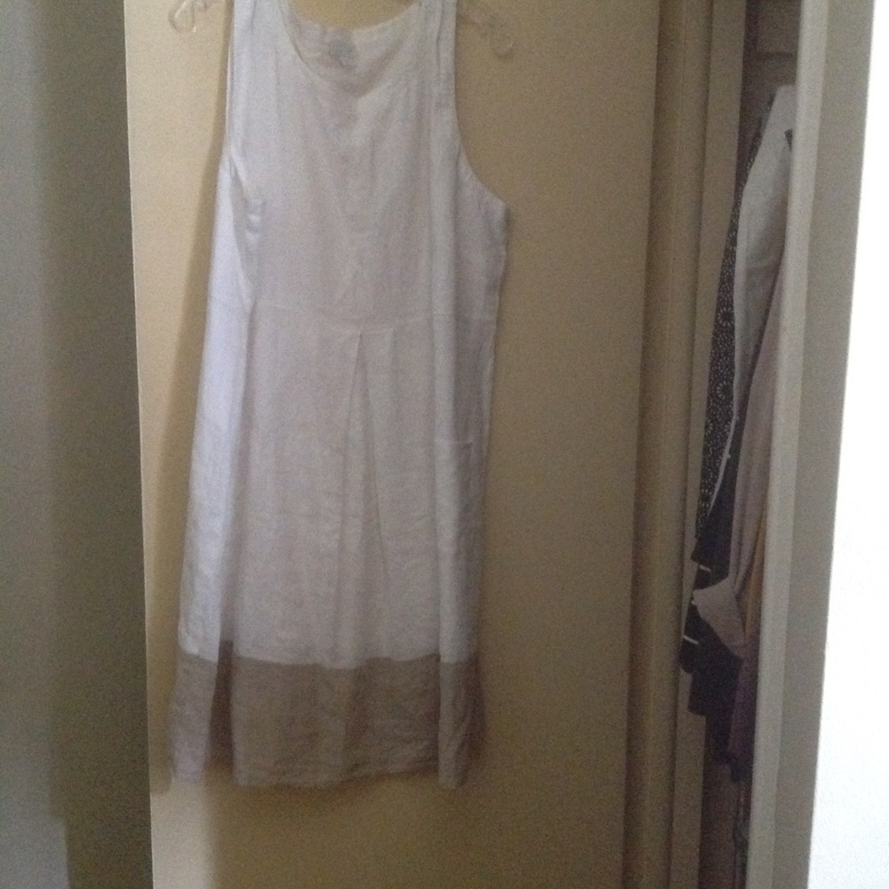 White linen sleeveless dress